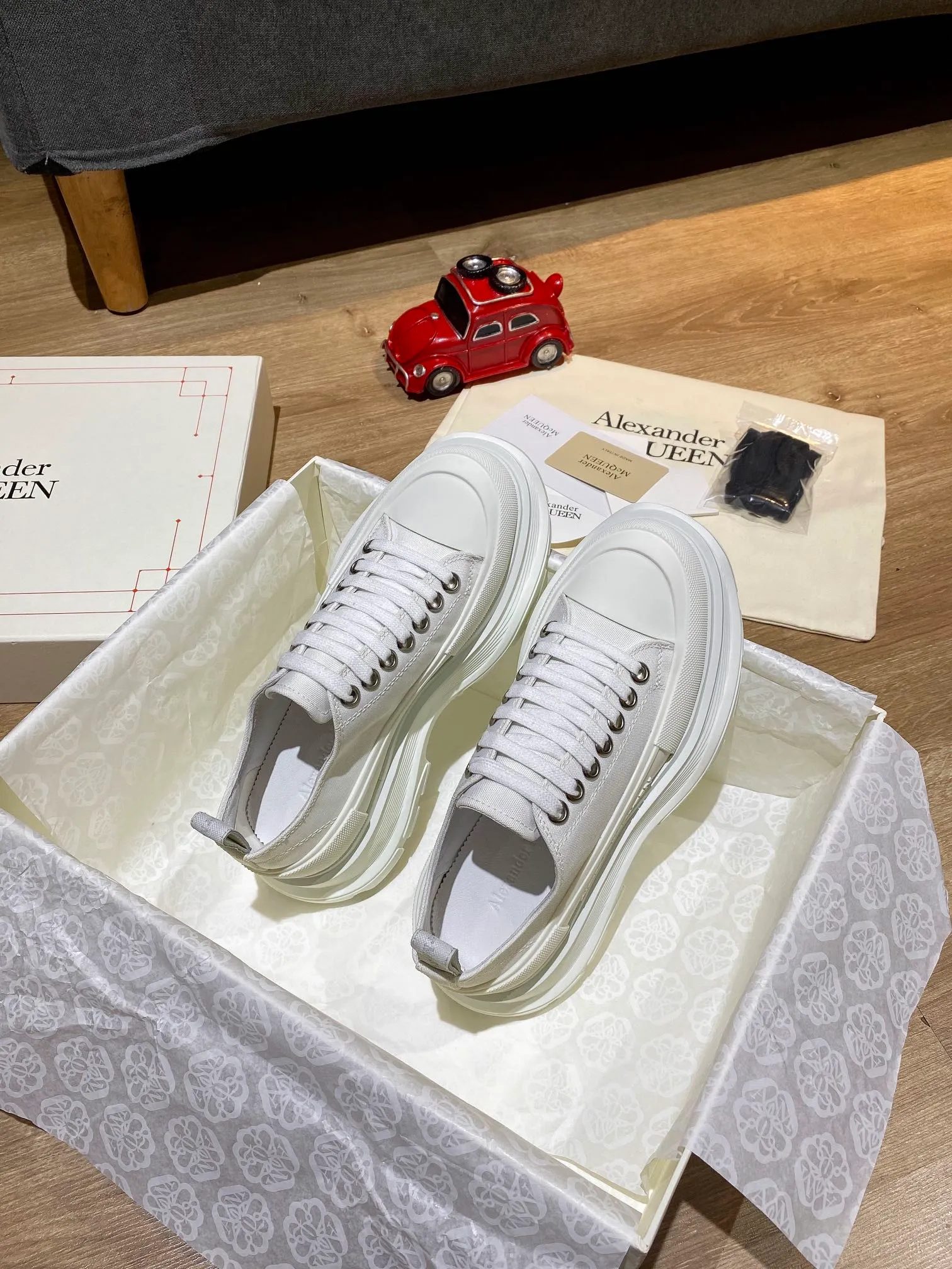👟👟Ex-factory price 480👟👟 Alexander Mcqueen🚀🚀Couple model👫 MQ McQueen thick-soled platform shoes, the latest spring style in the counter, Xiaohongshu is popular. It is also a casual shoe that increases height and slimming 😄 Does not choose any style. The heel height is 6.5 cm, which is equivalent to wearing a pair of high heels. Slimming is inevitable. Black and white are versatile. Pink looks younger. Several colors are very popular. Purchased from the original order from hk. The highest quality in the market. A popular product. 👍 Material: Genuine customized space Monica cloth. Goat leather lining. Private model T👟👟Ex-factory price. U multi-layer combination outsole. Standard code number. Comes with a full set of the latest packaging at the counter. Code number: 35-40 for women and 39-44 for men.